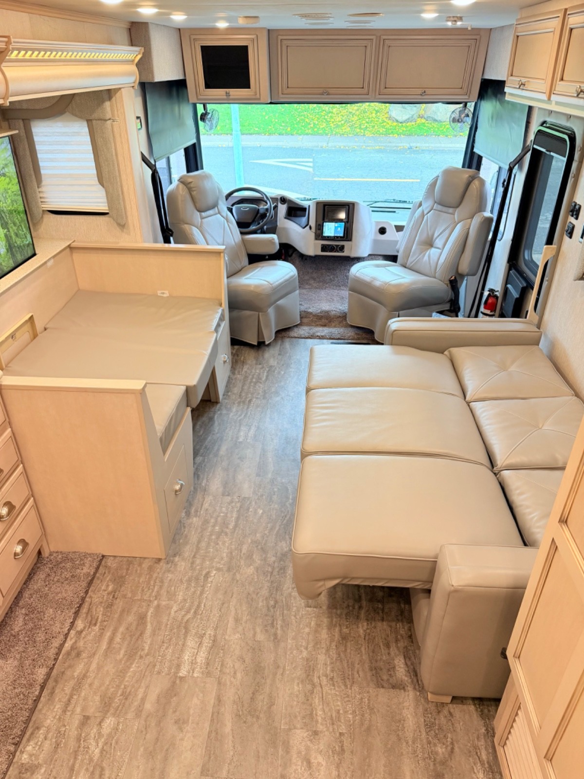 2021 Newmar Bay Star Sport 2813 – Class A Gas Motorhome (29 ft)