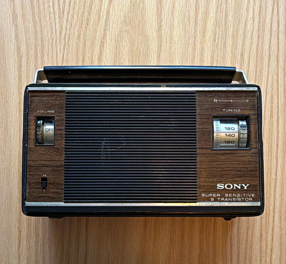Sony Super Sensitive Portable AM Radio 9 Transistor w/ Earphone Jack Case 6R-33 