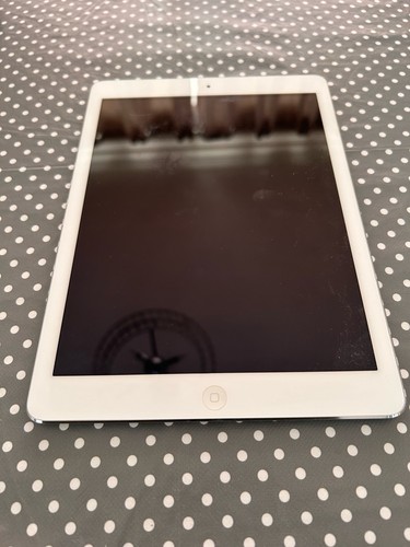 iPad Air 1st Generation (2013) 16GB, WI-FI, Silver - Picture 4 of 7