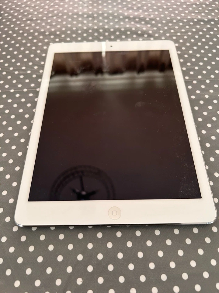 Apple iPad Air 1st Gen 16GB Wi-Fi Silver 9.7" A1474 Tablet - Image 4 of 4