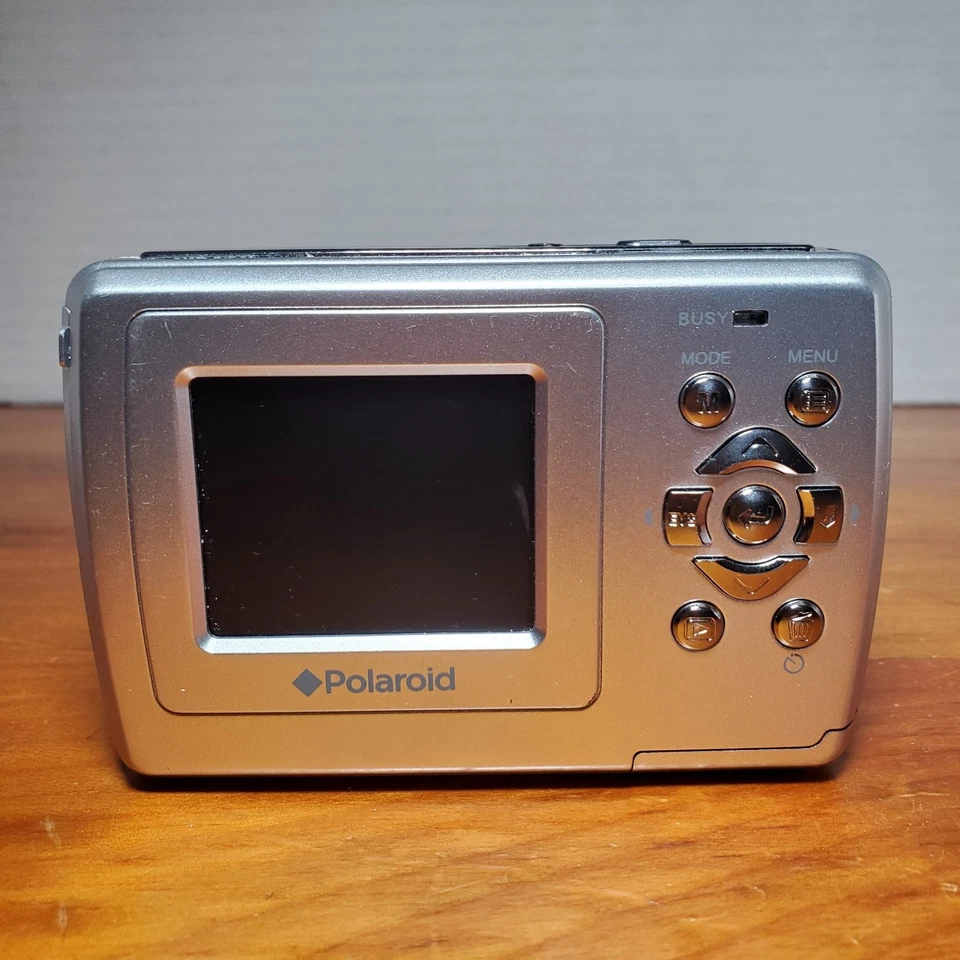 Polaroid a500 Digital Camera 5MP Silver LCD Compact 3x Zoom Powers On Works - Image 2 of 4