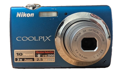 Nikon Coolpix S220 10.0MP Compact Digital Camera - Blue (F21)