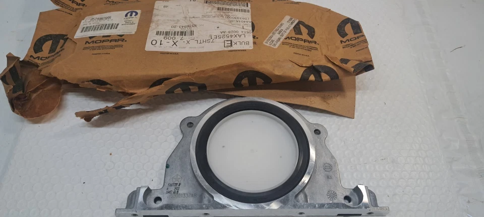 Retenedor de sello de aceite del cigüeñal trasero Mopar Ram 2500 2011-2016 Mopar 05140028AA Foto 2 de 4
