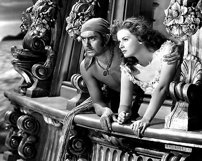 TYRONE POWER & MAUREEN O'HARA IN ''THE BLACK SWAN''  8X10 PUBLICITY PHOTO (ZY-068)