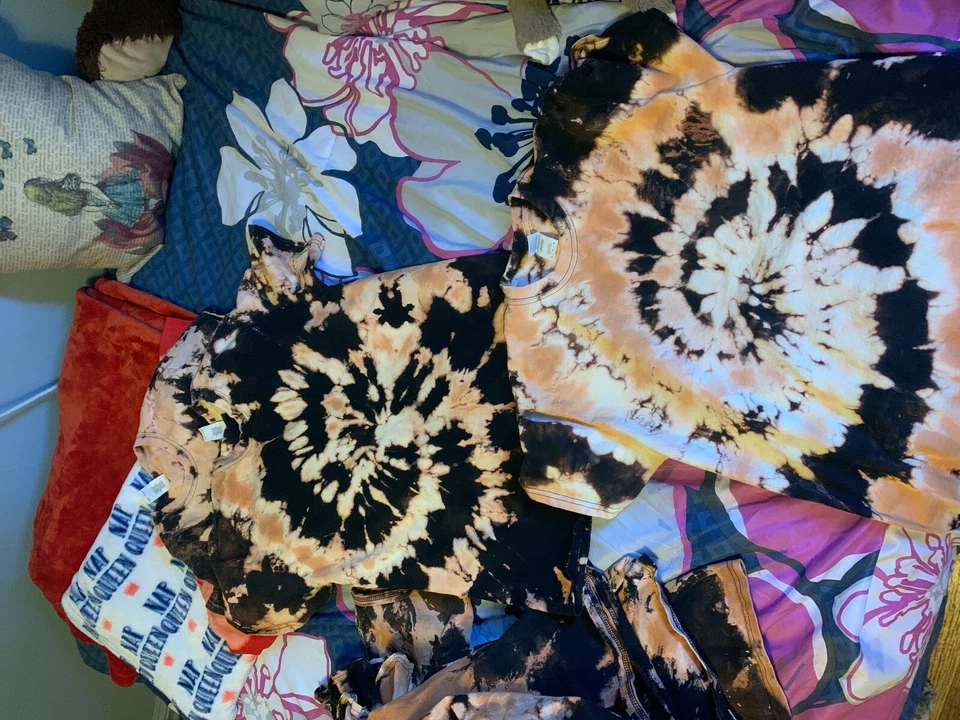 camiseta tie dye naranja negro y blanqueador halloween tallas niños y adultos Foto 2 de 3