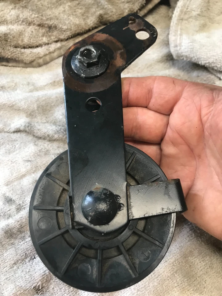 FC2 PO15538LT (960120068-06) Poulan Lawn Tractor IDLER PULLEY & BELL CRANK - Image 3 of 4