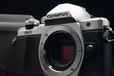 [US Duty Paid] Olympus OM-D E-M10 Mark II 16.1MP Digital Camera Silver 8623