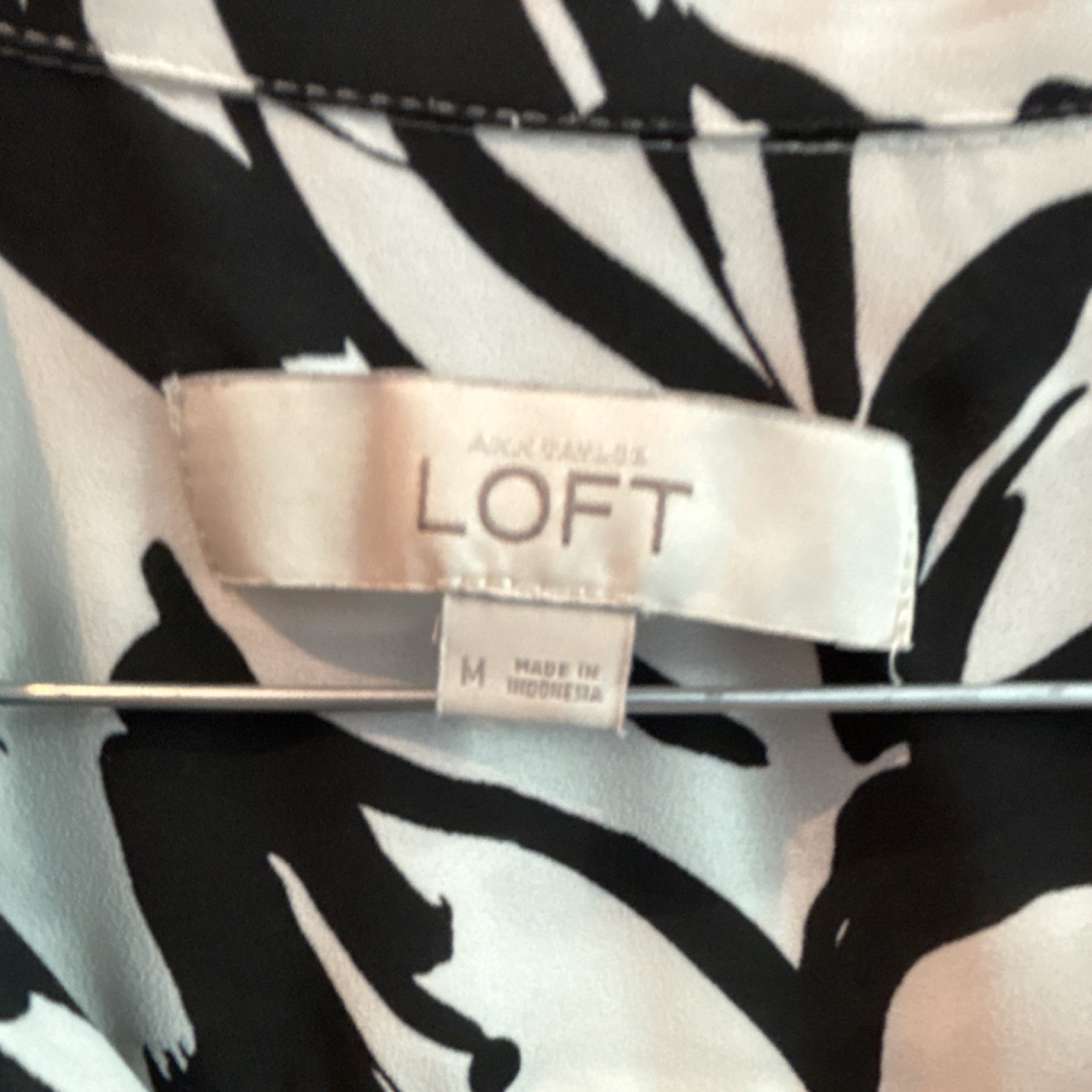 LOFT Women's Black White Floral Collared Button Long Sleeve Blouse Size M