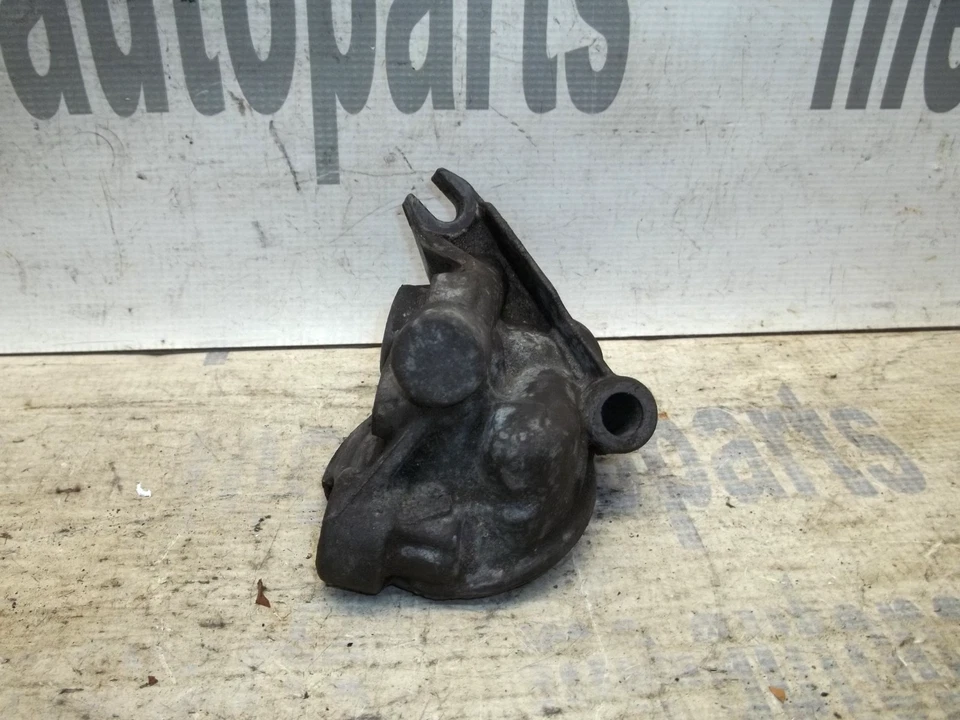 Some 1988-1995 Cadillac 4.9L 4.5L FWD Engine Oil Filter Adapter Housing 1638290 - Image 4 of 4