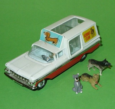 Corgi / 486 Chevrolet Impala Kennel Club Van with 3 Dogs