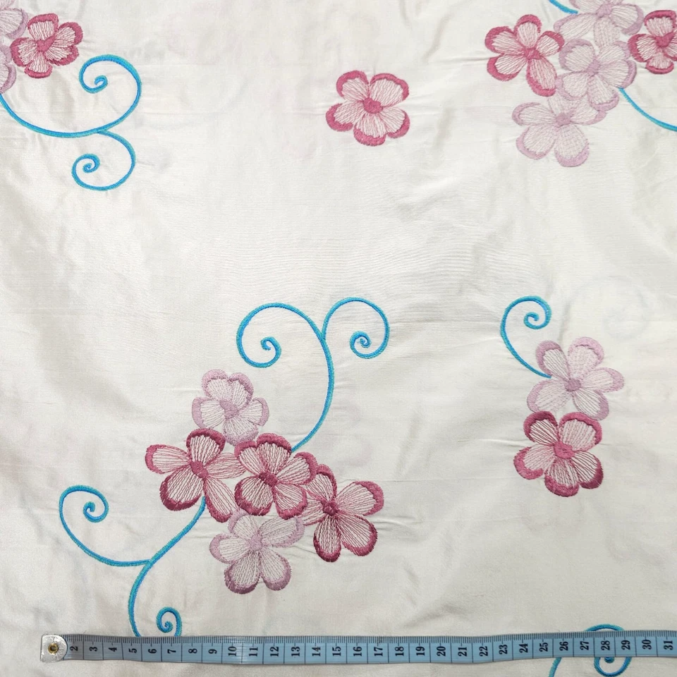 Dupion Seide cremeweiß mit Blumen bestickt, Kleiderstoff, Seide, 50 cm Einheit - Bild 4 von 4