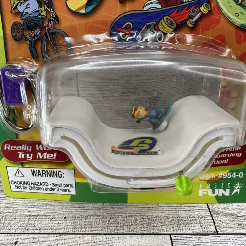 Rocket Power Nickelodeon 2000 Half- Pipe Ramp Twister Key Chain Rare NIB - Picture 4 of 10