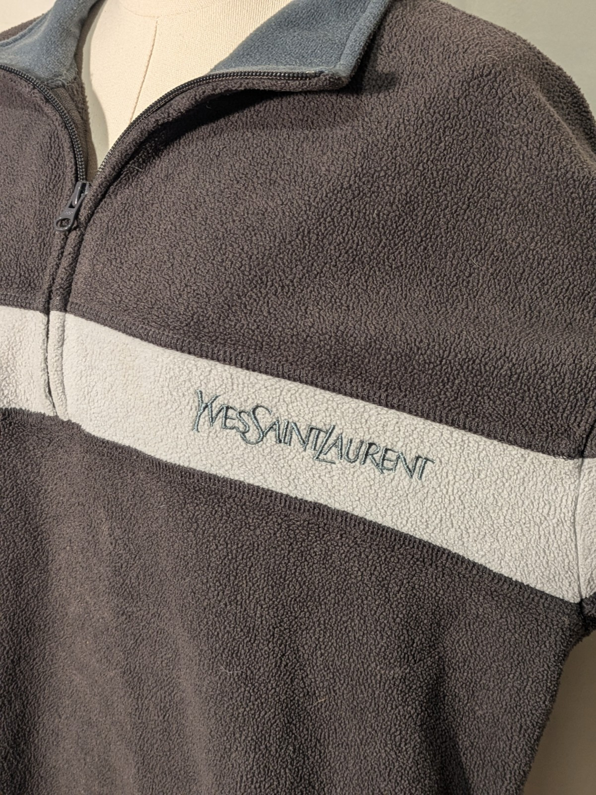 Maglione vintage Yves Saint Laurent Y2K YSL grigio pile uomo grande