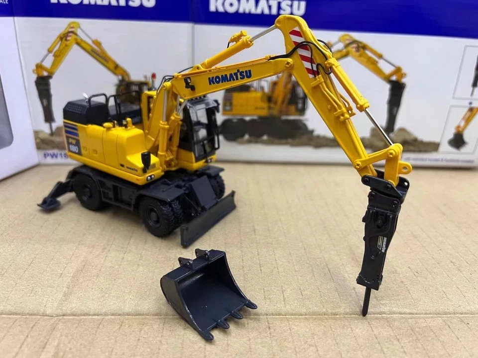 UH Komatsu PW180-11 Wheeled Excavator 1/50 Scale Diecast Model Toy UH8163 - Image 4 of 4
