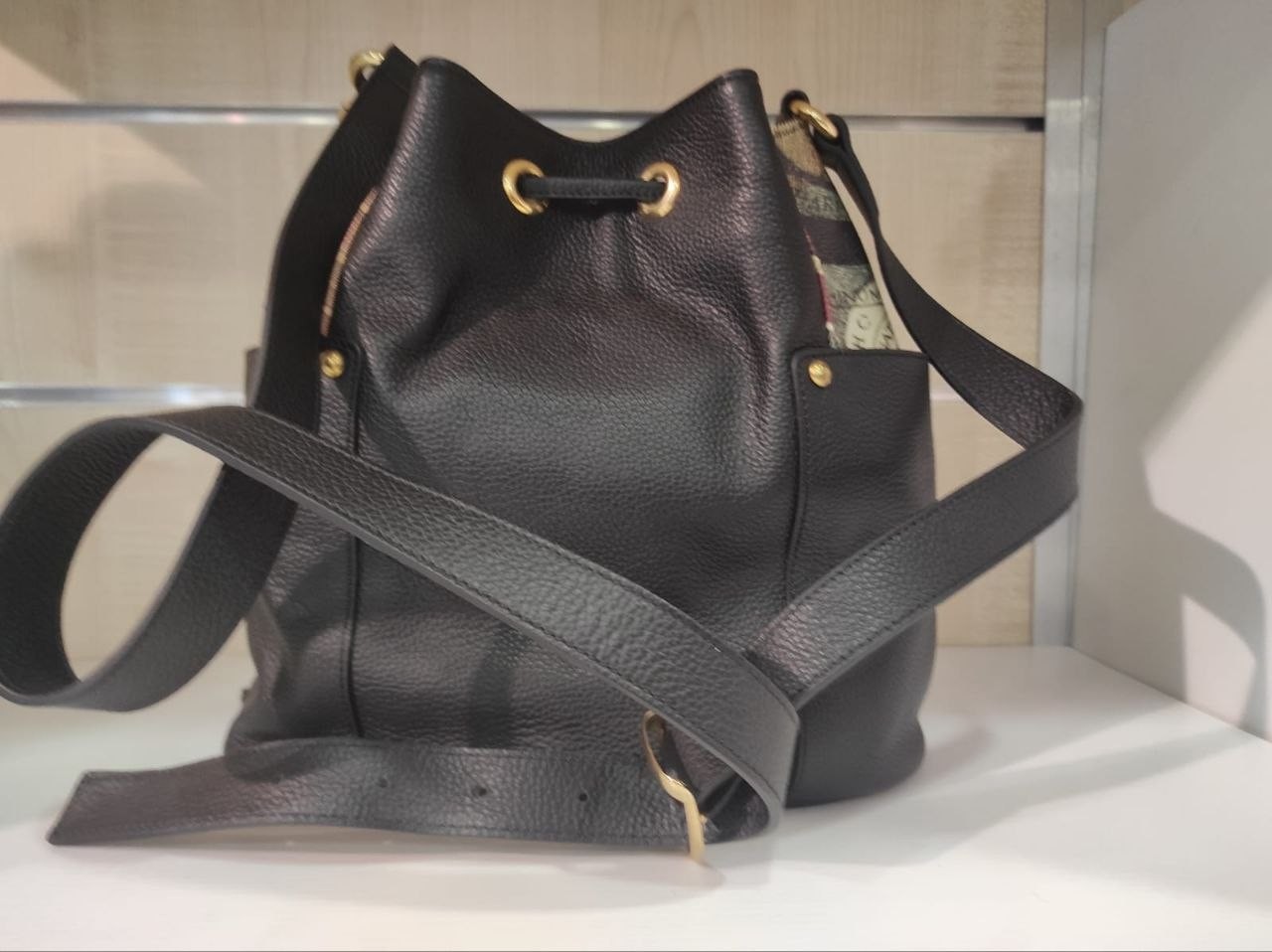 Gattinoni Borsa Buchet Pelle Nera Con Intarsi Planetario 24x26 cm — foto 3