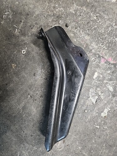 7209551 BMW 5er E90 E60 2.0D N47 Halterung Wasserpumpe Thermostat Anschluss 2008