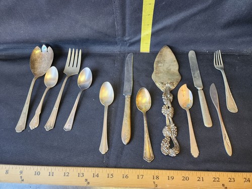 Vintage Konvolut 12 Tafelgabeln Löffel Messer Silberplatte mehrere Stile