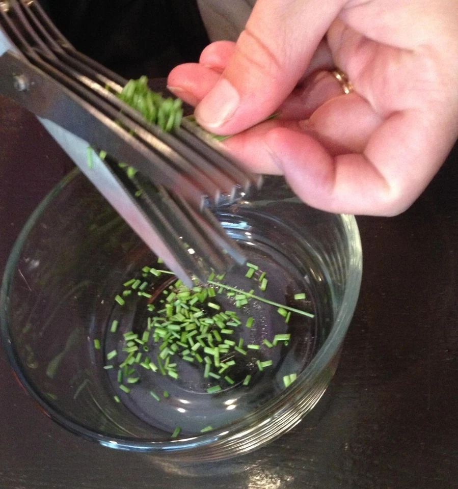 3 1/4" 5-Blade Stainless Steel Herb Shears with Blade Guard Mercer Culinary  - Image 4 of 4