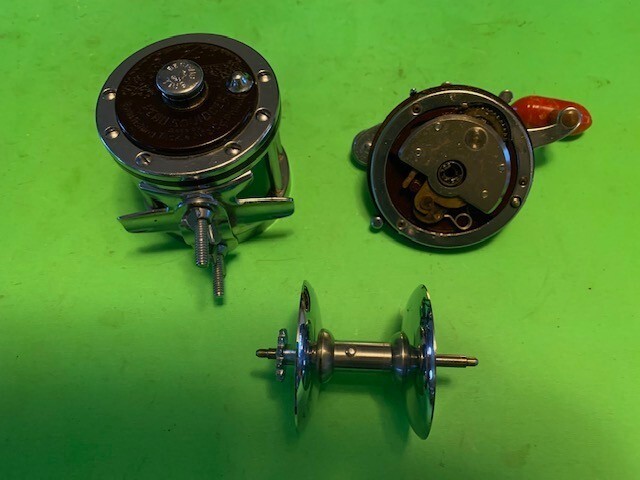 VINTAGE PENN SQUIDDER JR. NO. 146 FISHING REEL WITH ORIGINAL VINTAGE PENN SQUIDDER JR. NO. 146 FISHING REEL WITH ORIGINAL