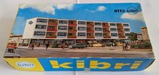 Kibri 8113 - Moderner Wohn- und Geschäftsblock - ungebaut/komplett