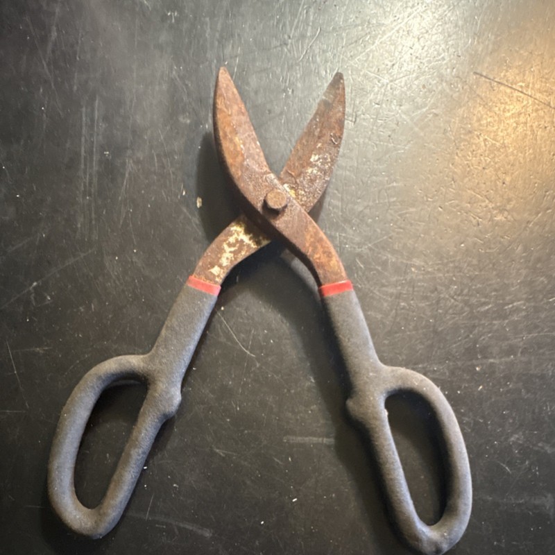 Vintage Tin  Snips Steel Blades Rubber Grip Handles Black/Red (1) used 