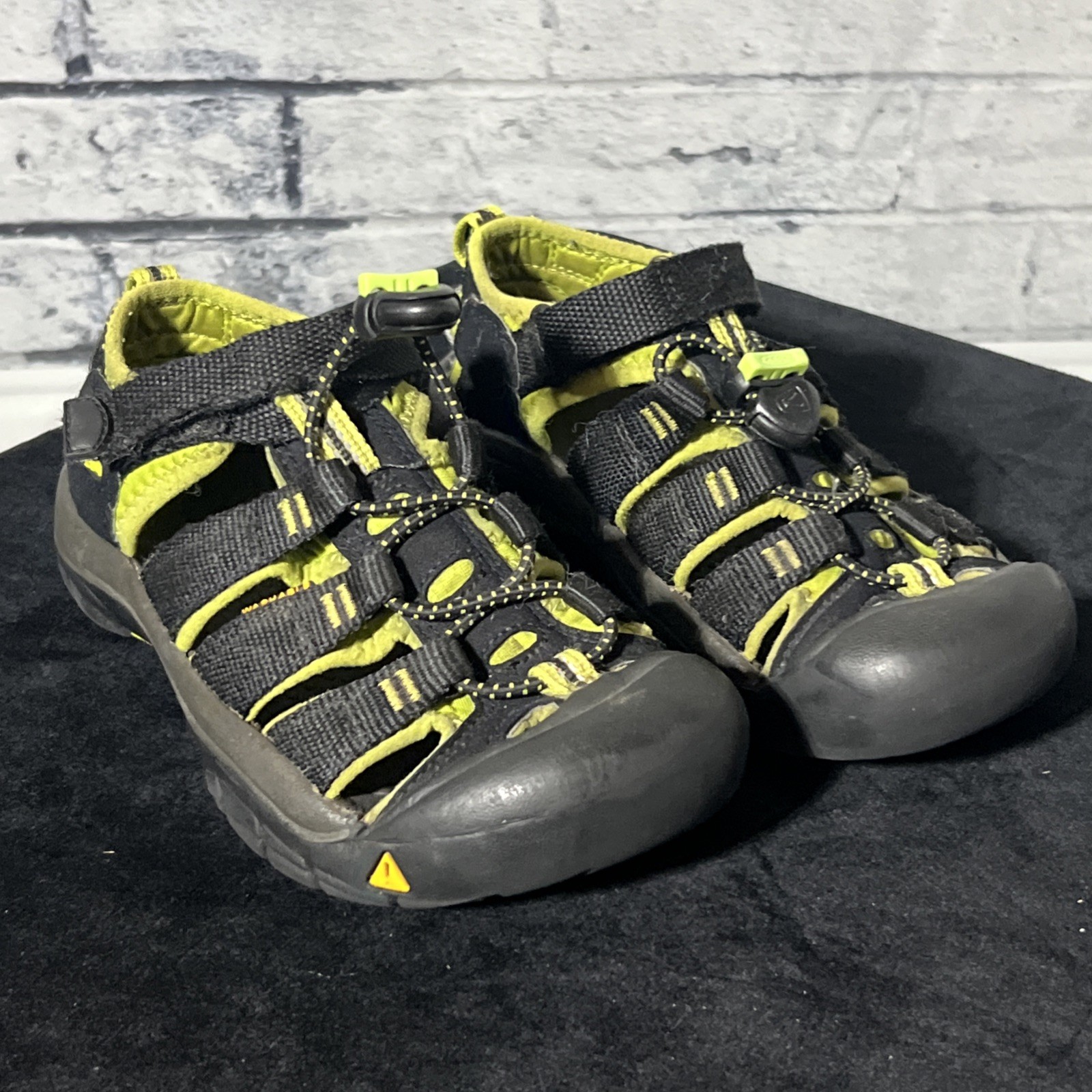 Sandali Keen bambino taglia 11 5 verde fluo nero giovani estivi unisex ragazzi ragazze