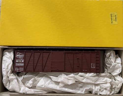 Coche de carga OB Accurail 40’ escala HO. Milwaukee #716966 | Zustand: New