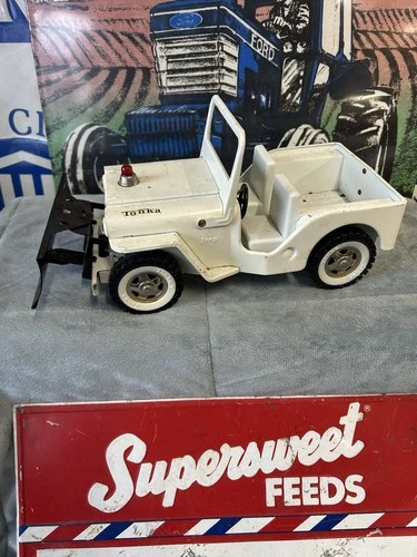 White Tonka Jeep Wrecker Snowplow