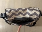 Skip hop cross body diaper bag chevron grey cream — photo 9