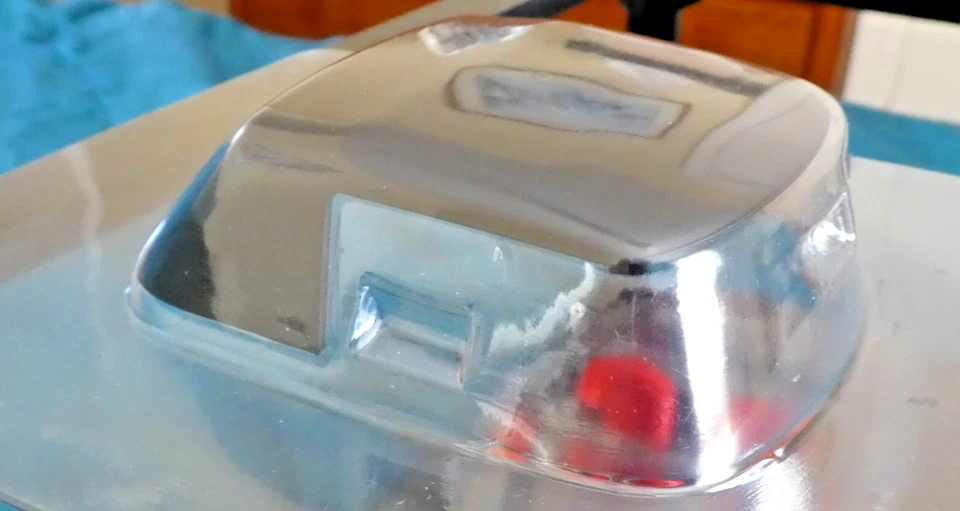 Alfa Romeo Duetto Spider 1966 Graphite Grey/Red Vinyl TOURING 1:18th Scale New - Image 4 of 4