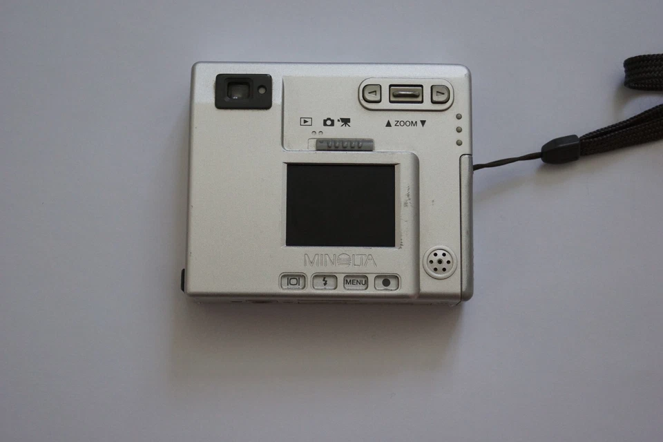 Minolta Dimage X - Image 3 of 4