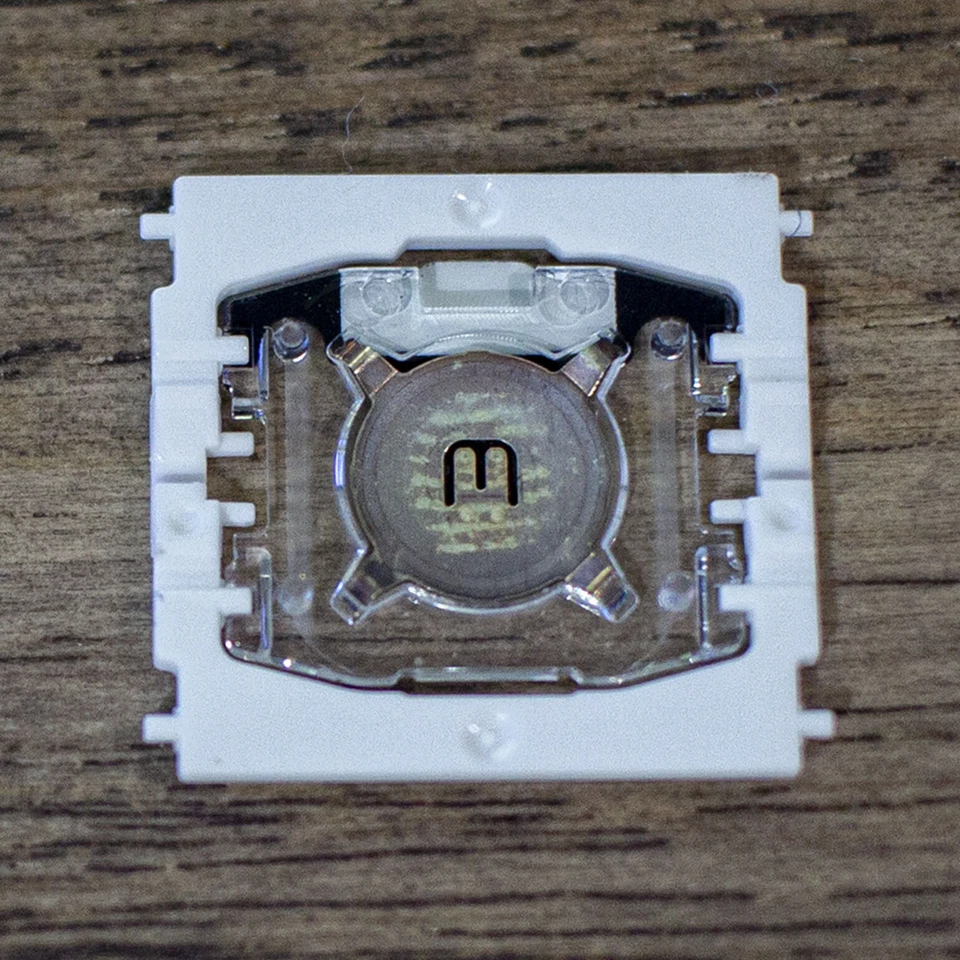 MacBook Pro Actuator + Butterfly Clip for A1706 A1707 A1708 A1989 A1990 A2159 - Image 2 of 4