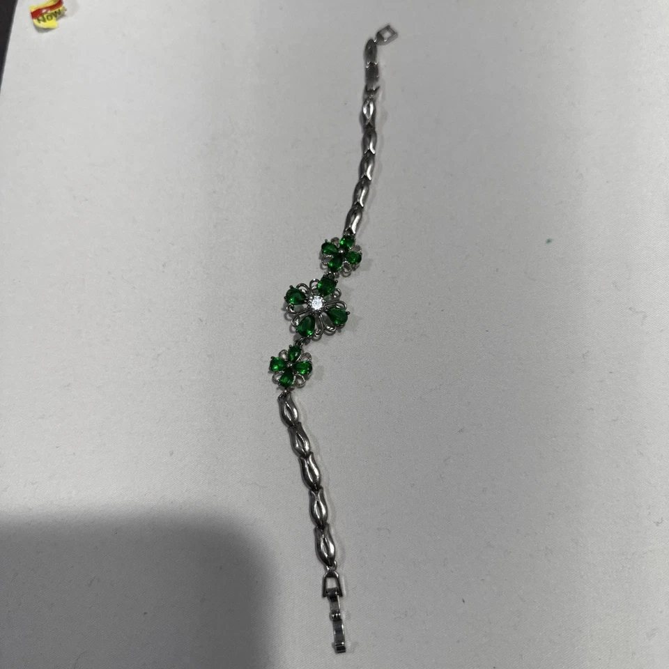 Brazalete Tenis 15 Ct Ovalado Simulado Verde Esmeralda Chapado en Oro Blanco 14K Foto 3 de 4