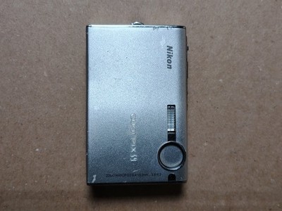 Nikon COOLPIX S9 6.1MP Digital Camera Silver No Battery / Charger Does Not Power