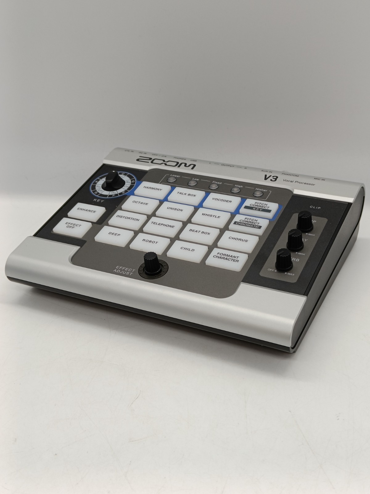Zoom V3 vocal processor all-in-one performance multi-effects unit XLR
