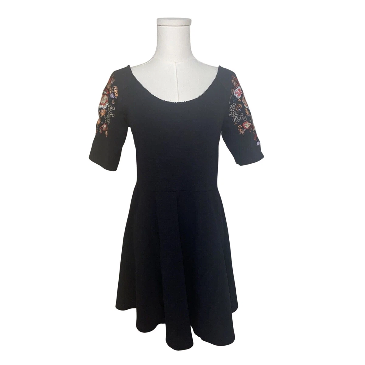 green emerald velvet dress Amazon.com: Sleeveless Spaghetti Strap Embroidered Floral Dress for Women  Wedding Guest Dresses Semi Formal Prom Dress Short Vintage Cocktail Dress  Flower Embroidery Tulle Dress Afternoon Tea Dress Apricot 2XL : Clothing,  Shoes