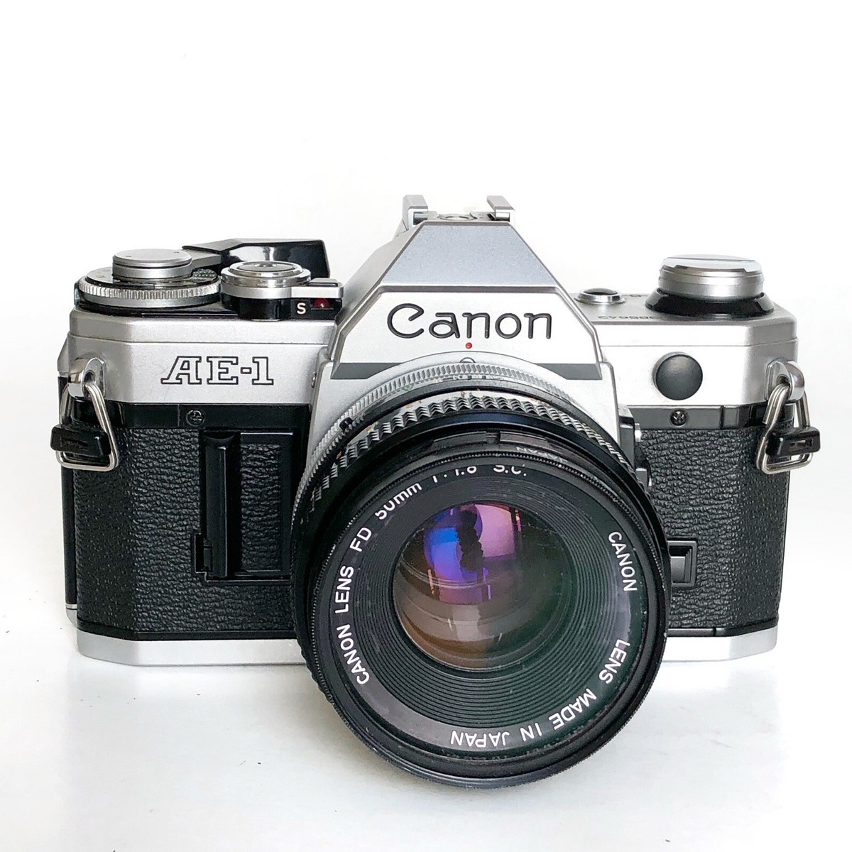 Canon AE-1 フィルムカメラ Lens FD 50mm f/1.8 Canon AE-1 35mm SLR Film Camera with Canon Lens FD 50mm 1