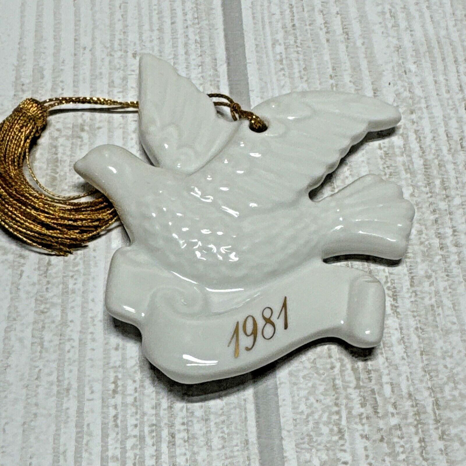 Christmas Ornament Vintage 1981 Avon Christmas Remembrance Ceramic Peace Dove