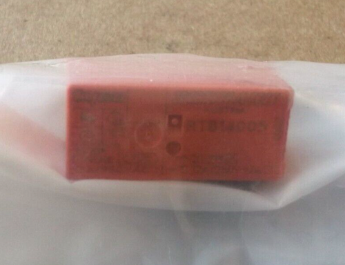 PCB Mount Power Relay, 5V dc Coil, 12A - 22 pieces