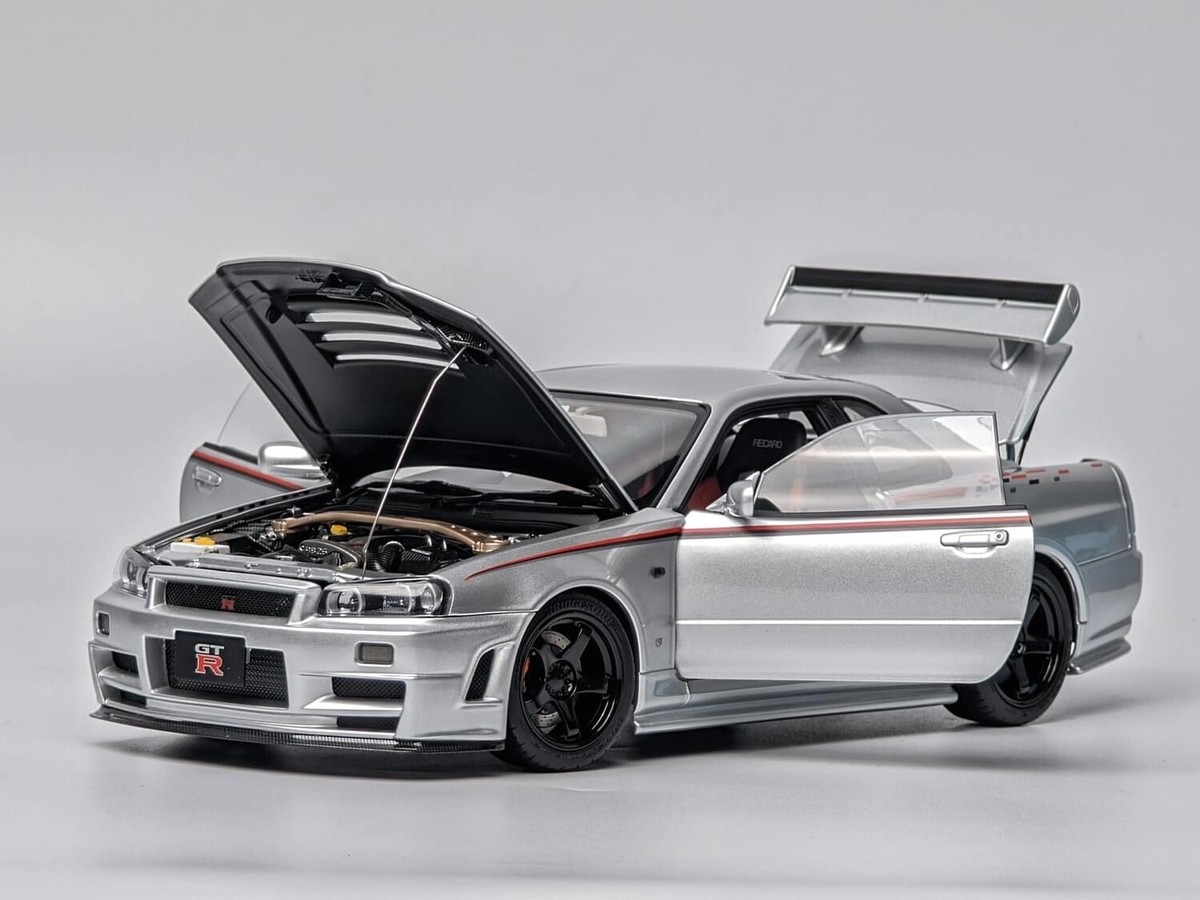 Nissan Skyline GT-R R34 (Silver) [Motorhelix] 1:18 scale - Diecast