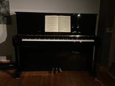 Klavier Yamaha P121 Silent schwarz poliert mit Hocker und Zubehör