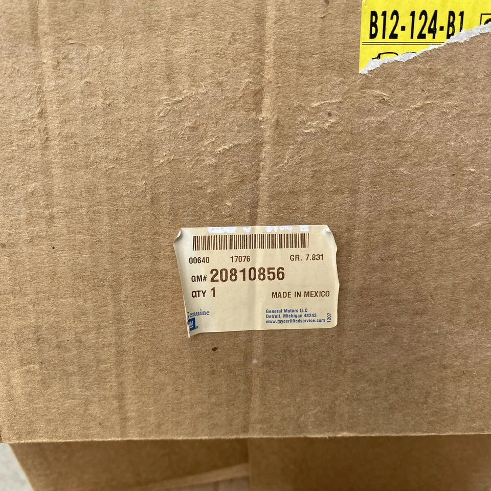 Оригинальный нижний бампер GM 10-16 Cadillac SRX 20810856 из старых запасов - Изображение 3 из 4