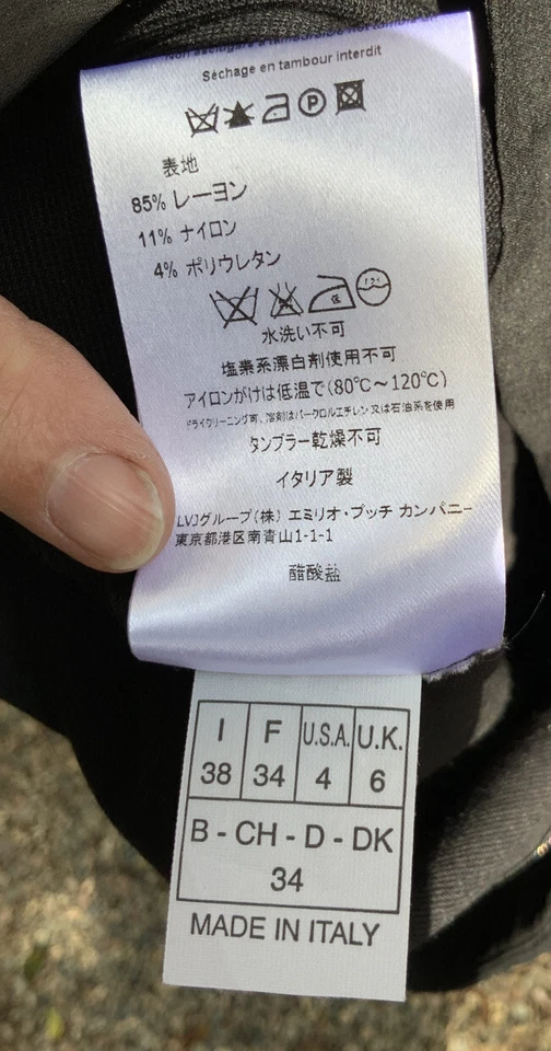 Falda Emilio Pucci Negra Talla 4 Con Diseño Recortado Transparente Usada en Excelente Condición Hecha en Italia Foto 4 de 4