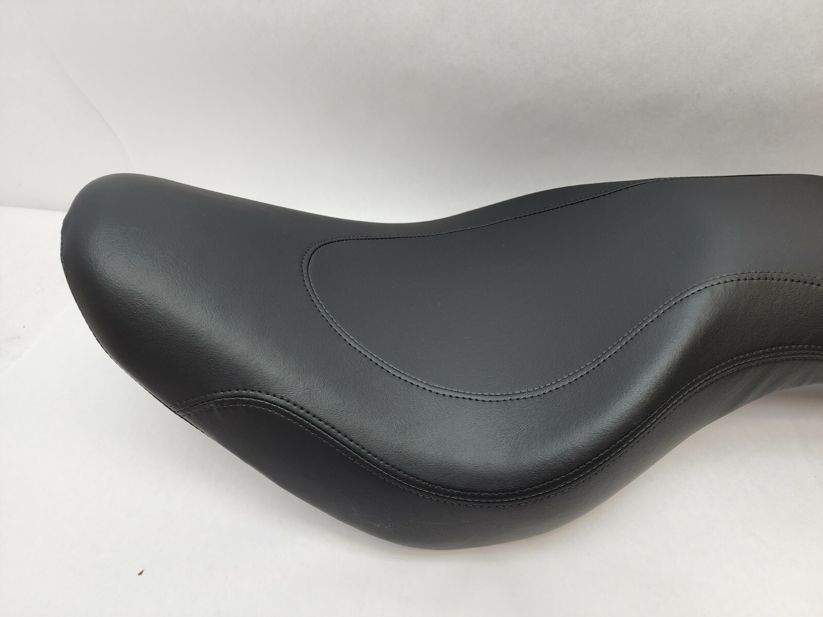 Harley-Davidson Stock OEM FXST Softail Standard 2up Seat 2003 