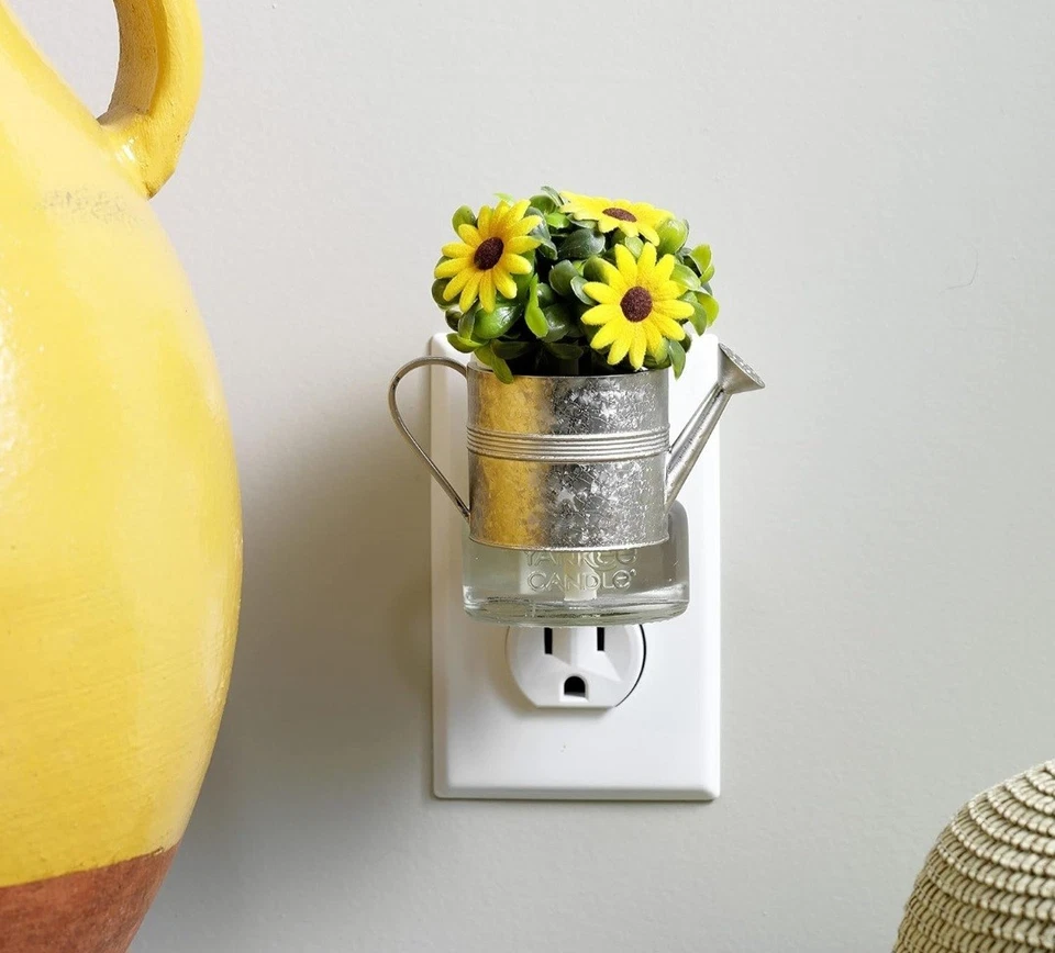 YANKEE CANDLE SCENTPLUG Fragrance Diffuser & Lemon Gelato Plug In Refill SET  - Image 3 of 4