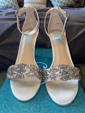 Blue By Betsey Johnson Size 8  1/2 Ivorysatin SB- Juno High Heel