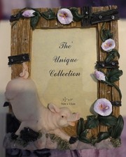 ✨️SPRING SALE✨️ Unique Collection Picture Frame Featuring Pink Pig And Flowers