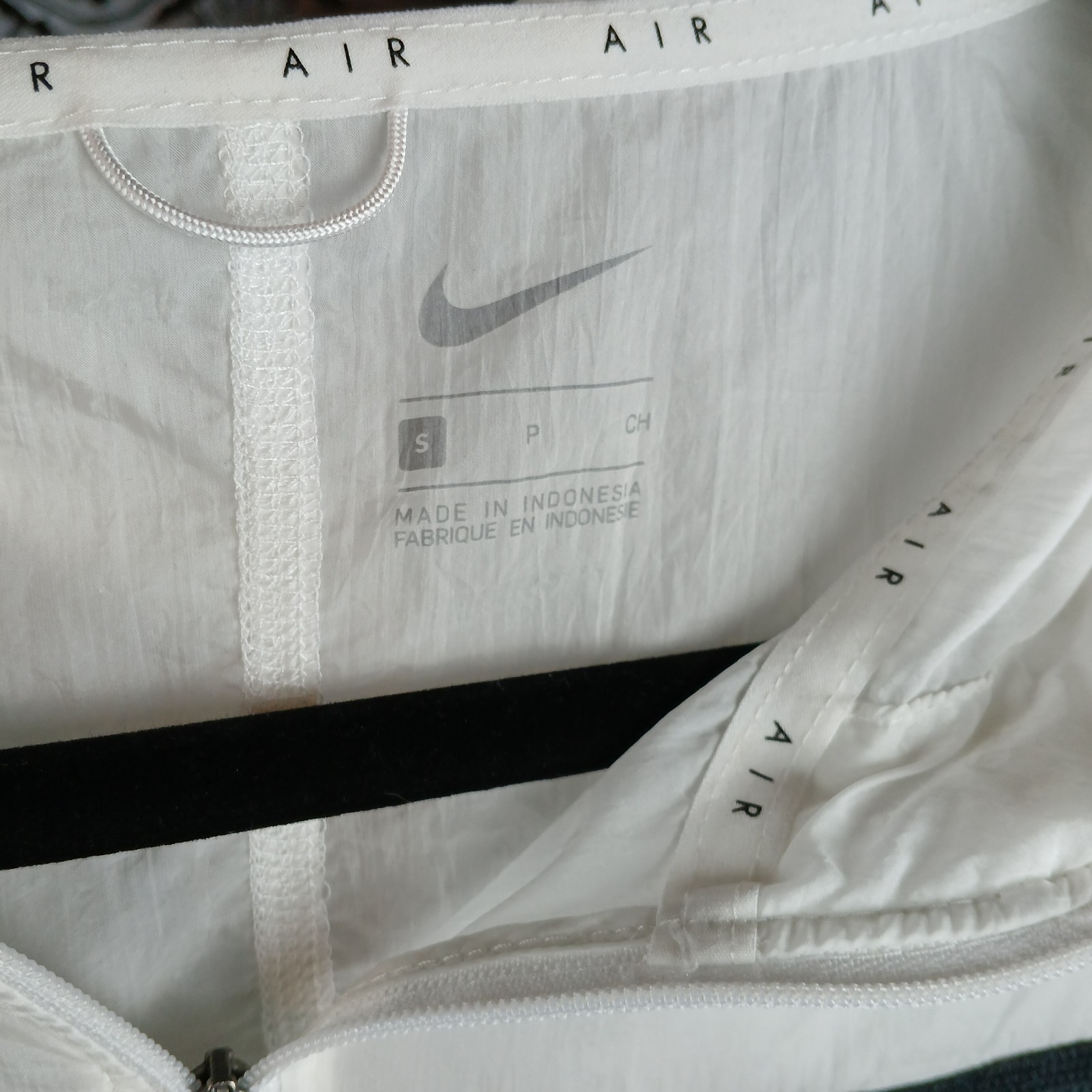 SACAI X NIKE Felpa Nike Air Crop Sheer bianca e nera da corsa con cappuccio donna piccola leggera