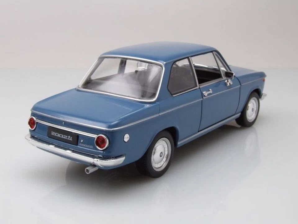 BMW 2002 Ti 1968 Blu Modellino 1:24 Welly - Immagine 2 di 4