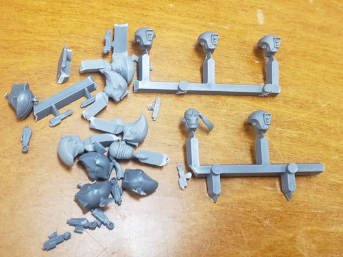 40k Tau Empire ARMORY Bits Fire Warrior Breacher Strike Helmet Bare Heads AR01 - Picture 3 of 5